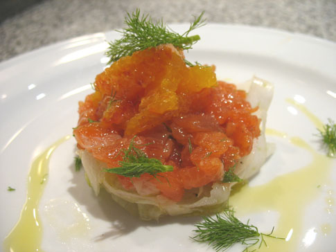 Tartare di salmone marinato con insalata di finocchi e arance