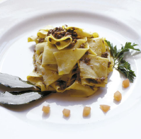 Pappardelle con rag di lepre