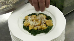 Gnocchi di zucca con crema di spinaci 12