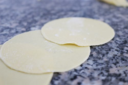 Mezzelune alla zucca con burro, salvia e ricotta affumicata 7