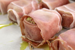 Filetto di manzo in camicia di speck su roesti di patate e riduzione di cabernet 3