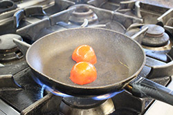 Risotto al gel di basilico, olive croccanti, pomodoro confit e lime 7