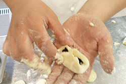 Gnocchi con le prugne, pestat fresco e Montasio 7