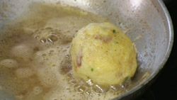 Maiale al curry con canederli 24