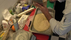 Pan di spagna al parmigiano con porro maturato e mortadella 3