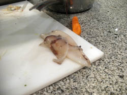 Calamari ripieni con carciofi e menta 1