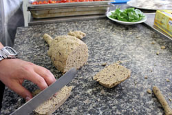 Gnocchi di pane e olive con pomodorini e mazzancolle 7